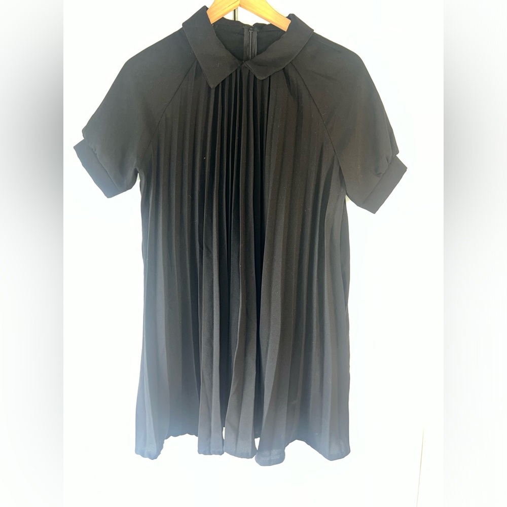 Black pleated zipper back crepe mini dress. Size medium